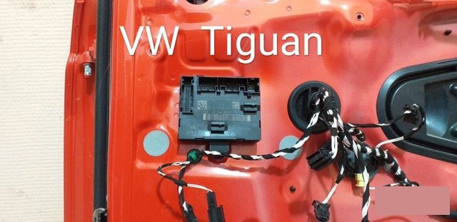 Блок управления двери передний правый Volkswagen Tiguan 2 2016-2020 AD1 5Q0959592E Z00 контрактная