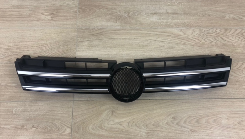 Решетка радиатора без значка VW Touareg NF 2010-2014 7P 7P6853651AZLL новая