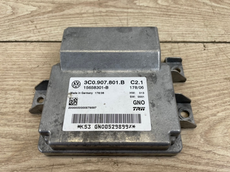 Блок управления парковочным тормозом VW Passat B6 2015- 3C 3C0907801B контрактная