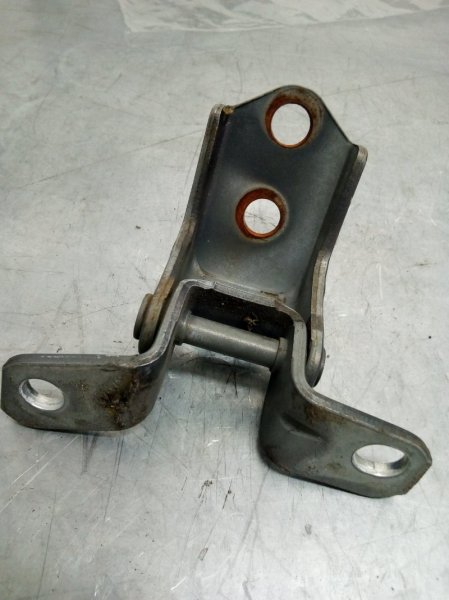 Петля двери Mazda 3 2002-2009 BK