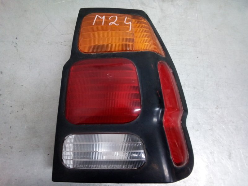 Фонарь задний правый Mitsubishi Pajero Sport 1999-2004 MR496374 Б/У