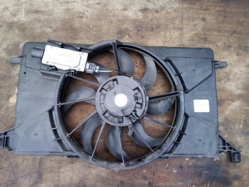 Диффузор радиатора охлаждения в сборе с мотором Focus 3 2013 хэтчбек 2.0 Duratec