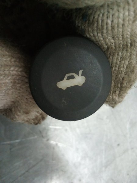 Кнопка открывания багажника Ford Fusion