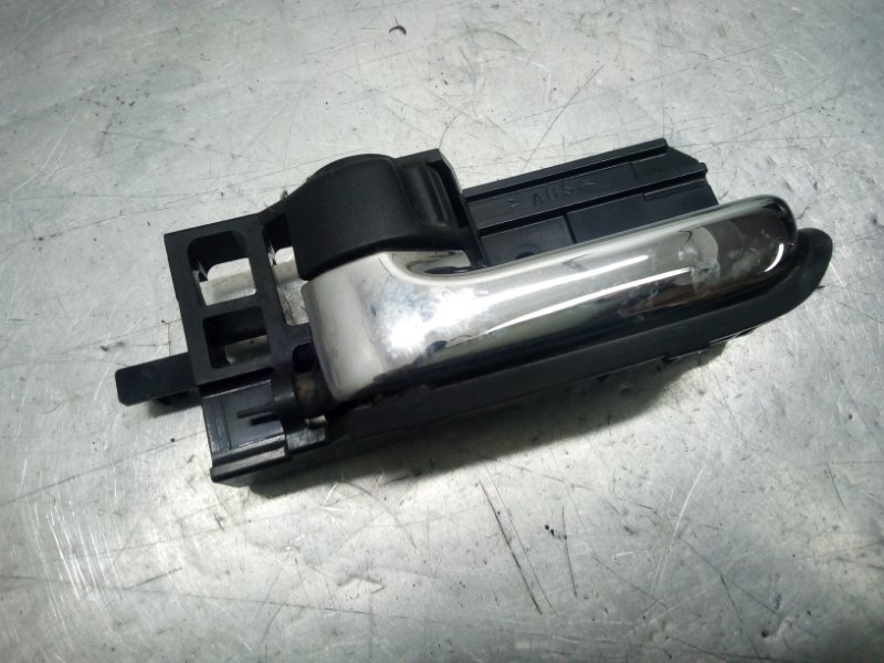 Ручка внутренняя левая Toyota Corolla 2001-2007 E12 3ZZFE (1.6) 6920605040B0 Б/У