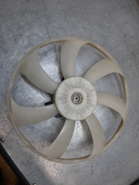 Вентилятор охлаждения радиатора Corolla 2013-2018 180 1.6