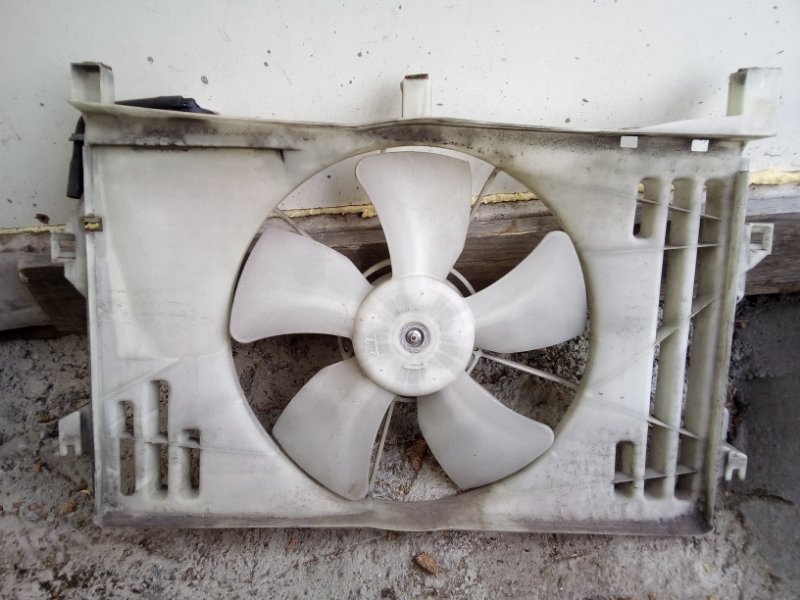 Диффузор радиатора охлаждения в сборе с мотором Toyota Avensis 2 250 1.8 1ZZFE