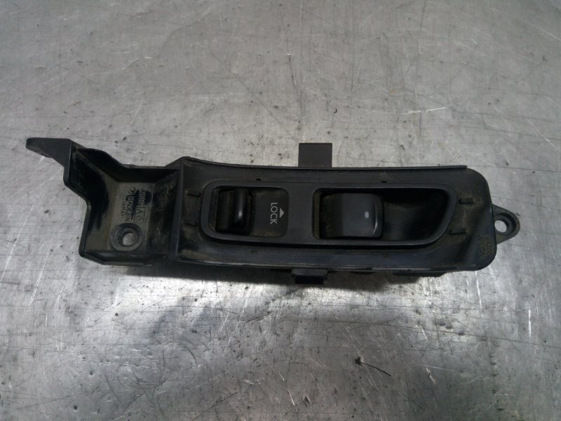 Кнопка стеклоподъемника передняя правая Subaru Legacy Outback 2005 B13 83071AG04A Б/У