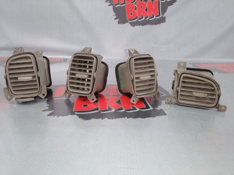 Запчасть решетка вентиляционная Honda StepWGN 2002 RF4 K20A 77630-S7S-003ZA контрактная Решетка вентиляционная Honda StepWGN 2002 RF4 K20A 77630-S7S-003ZA контрактная
