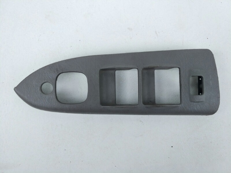 Накладка кнопок стеклоподъемника передняя правая Mazda Familia 1998-2003 BJ C101684L1 контрактная