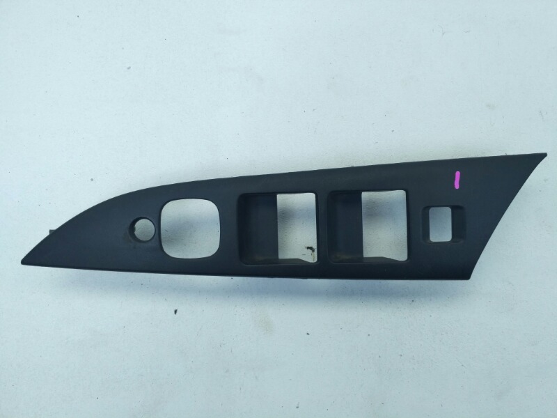 Накладка кнопок стеклоподъемника передняя правая Mazda Axela 2003-2009 BK B32H684L1A-02 контрактная