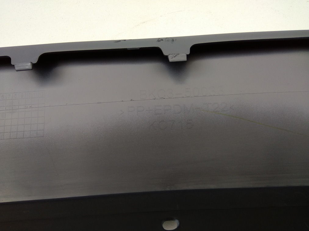 Накладка решетки радиатора Mazda3 2013-2015 BM