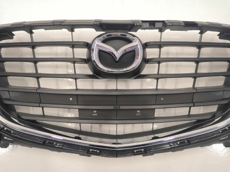 Решетка радиатора Mazda3 2016-2018 BN