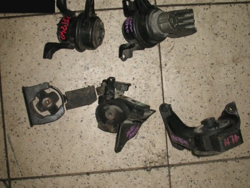 S1001410. Подушки двигателя тойота алекс ранкс замена. 8 1zz fe. Подушка двигатель 1zz. Подушка двигатель 1zz.