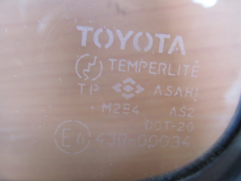 Форточка задняя Toyota Hilux Surf LN130G 2L-T