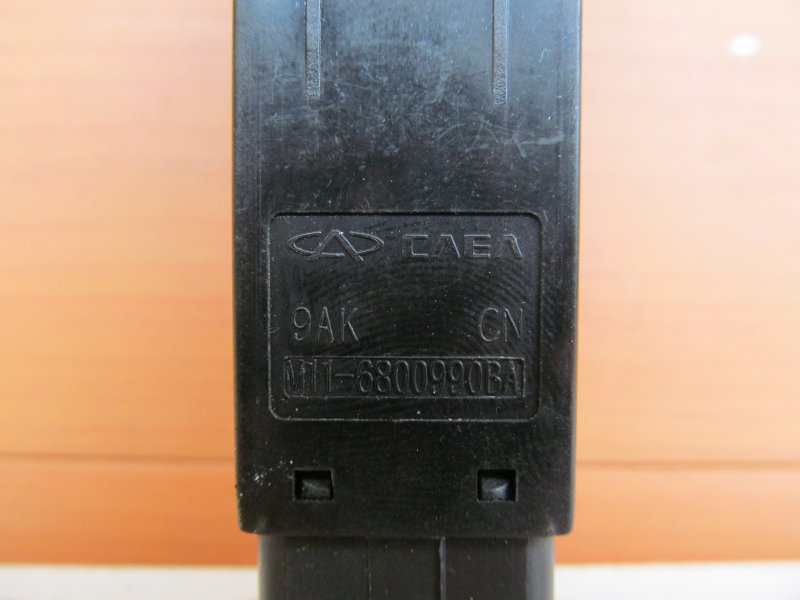 Кнопка подогрева сидений правая M11 2011 Hatchback SQR481F