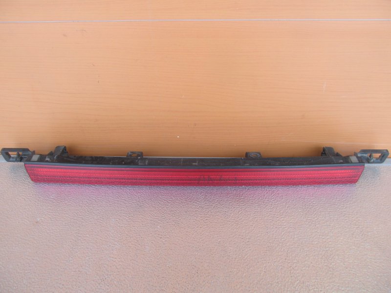 Накладка крышки багажника Nissan Sunny 2000 B15 Б/У