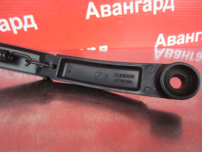 Поводок стеклоочистителя передний Almera 2014 G15 K4M