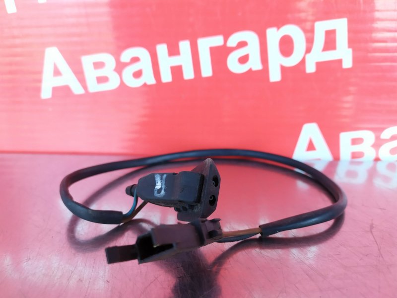 Форсунка омывателя Audi A4 B5 1996 8D2 ADP 8D0 955 988 Б/У