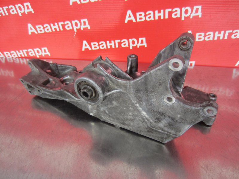 Кронштейн Volkswagen Passat B5 ARM