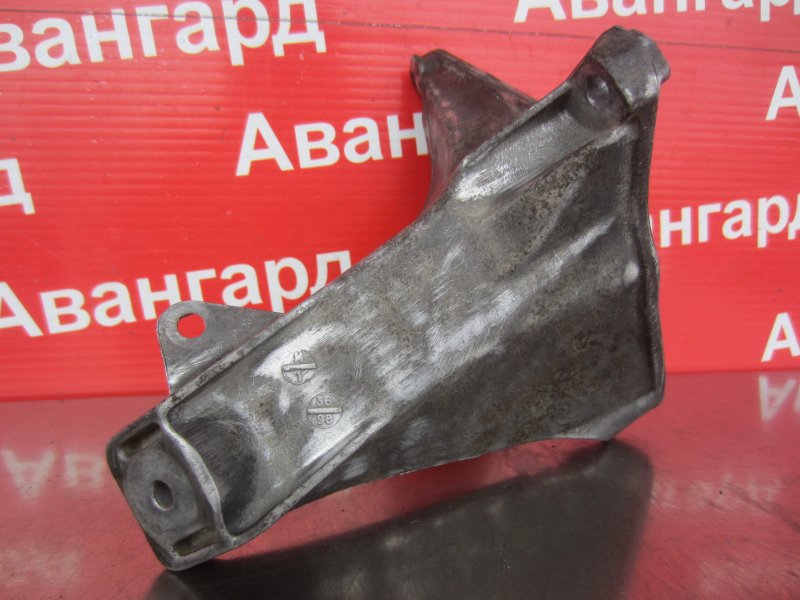 Кронштейн Passat 1999 B5 ARM