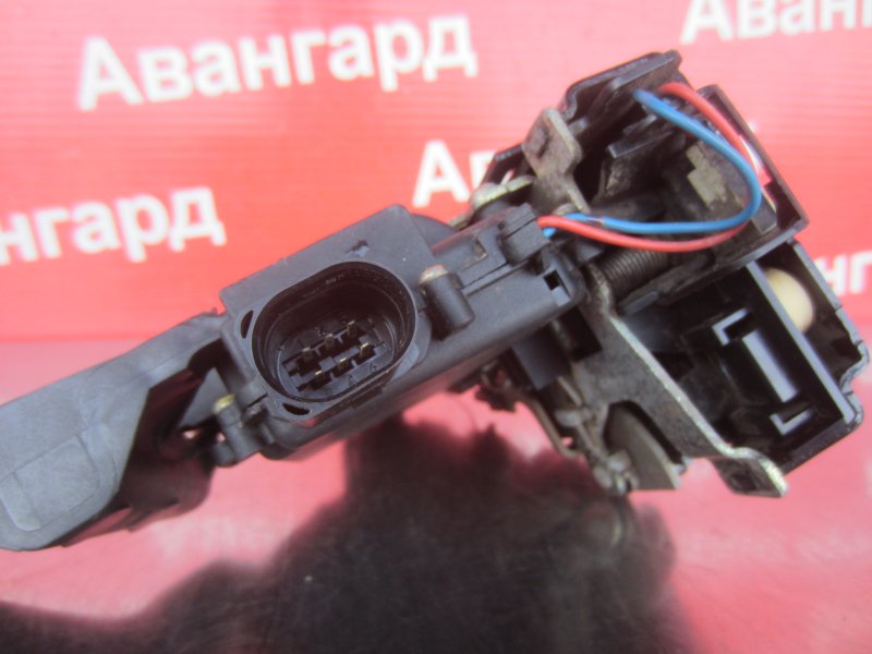 Замок двери задний правый Volkswagen Passat B5 ARM