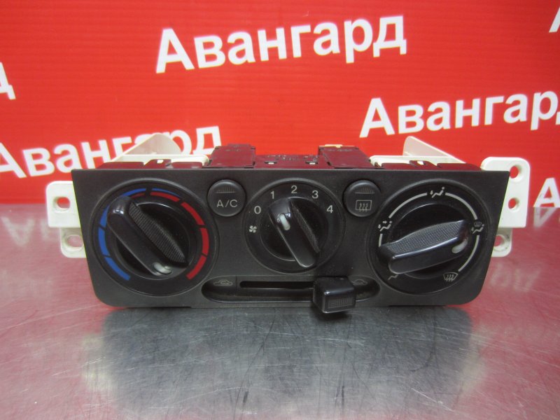 Блок управления печкой Mazda Demio 2001 DW D267-61-190C Б/У