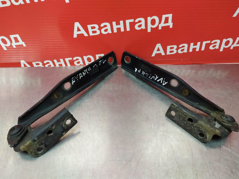 Кронштейн капота передний Audi 100 1993 C4 ABC 4A0 823 301 B Б/У