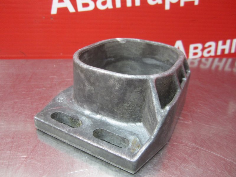 Кронштейн Passat 1997 B5 ARM