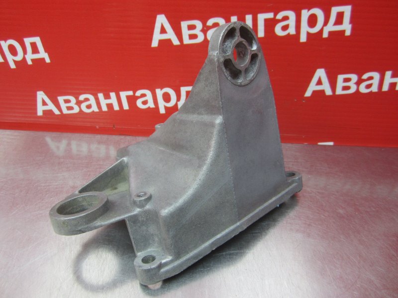 Кронштейн КПП Audi A4 ADP