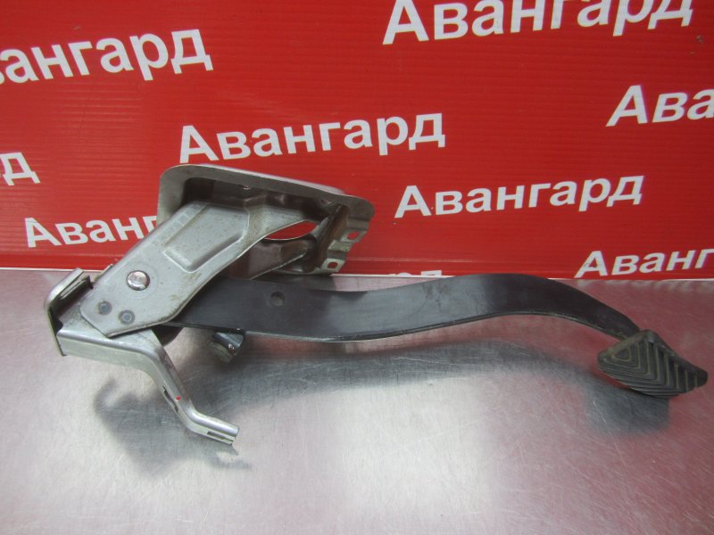 Педаль тормоза Mitsubishi Lancer 9 4G18