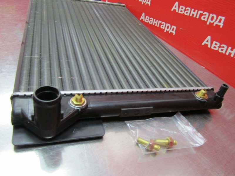 Радиатор охлаждения Auris 2006-2012 E150
