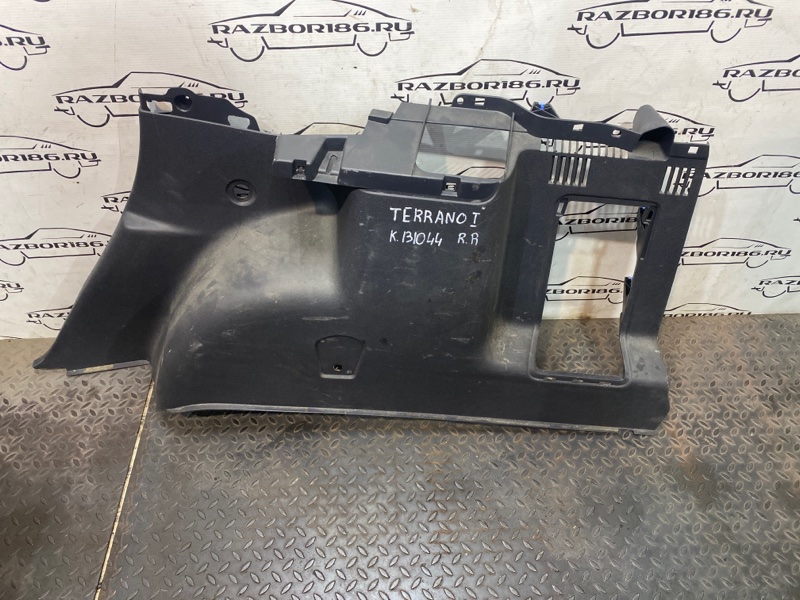 Обшивка багажника правая задняя правая Nissan Terrano 2015 3 F4RA400 8495000Q0B Б/У