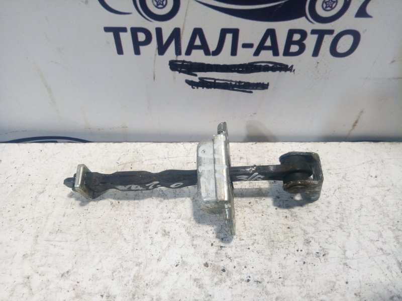 Ограничитель двери правый Nissan Qashqai 2006-2013 1 j10 MR20DE 2 82430JD000 Б/У