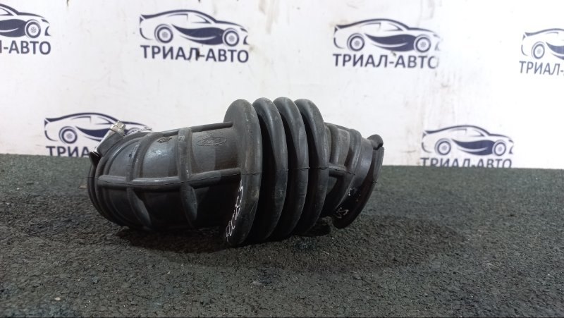 Патрубок воздушного фильтра Ford Focus 2010-2018 3 Хэтчбек 16L Duratec Ti-VCT (123PS) АКПП 1725324 Б/У