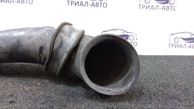 Патрубок воздушного фильтра Q7 4L 3.0 Diesel