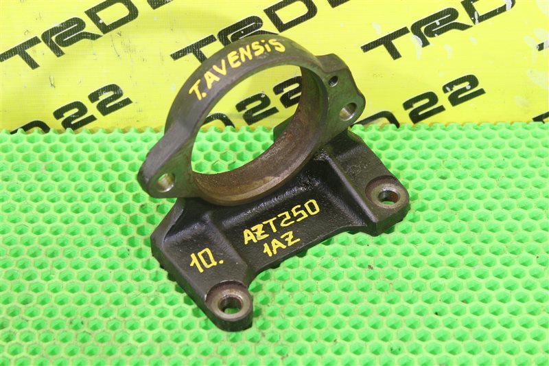 Кронштейн привода передний правый Toyota Avensis AZT250 1AZ-FE 43457-05020 контрактная