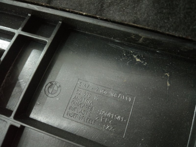 Обшивка багажника правая 530i 2006 E61 N52