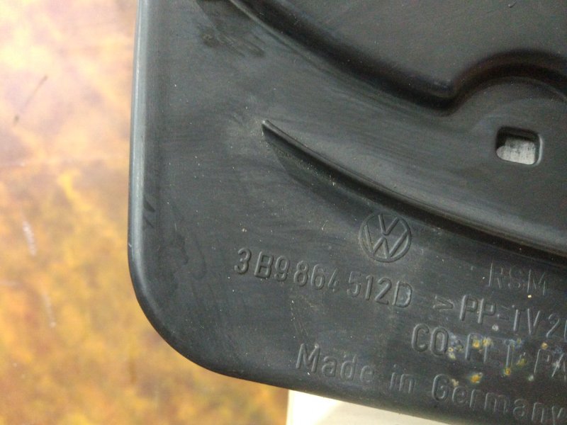 Пластик багажника задний правый Passat Variant 2000 B5 APU