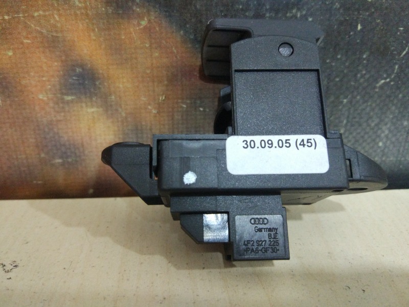 Кнопка стояночного тормоза A6 2005 C6 BDW