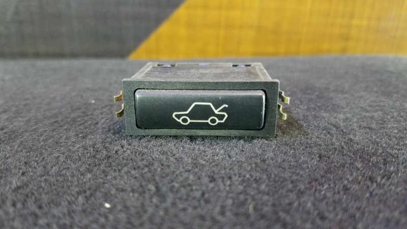Кнопка открывания багажника BMW E39 61318365579 контрактная