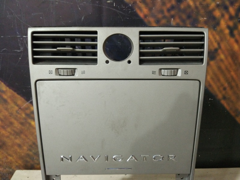 Рамка под магнитофон Navigator 2002 5.4L DOHC