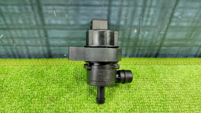 Клапан вентиляции топливного бака X5 2001 E53 M54