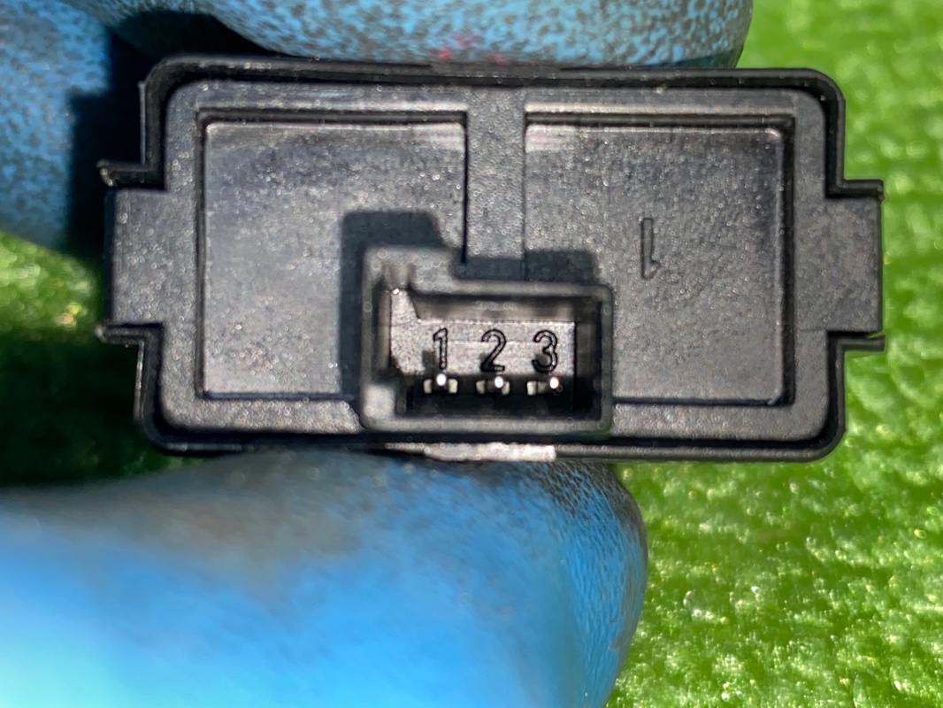 Кнопка корректора фар 528i 1998 E39 M52