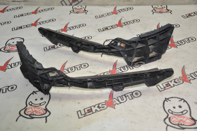 Крепление заднего бампера (парой) заднее Toyota Altezza Gita 2003 GXE15W 1GFE 52575-53010 контрактная