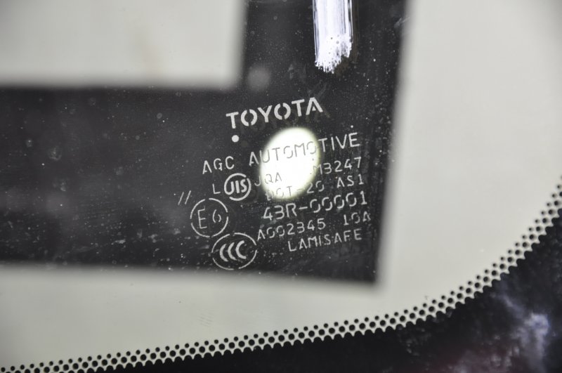 Стекло лобовое Toyota Celsior UCF30 3UZFE + Charger
