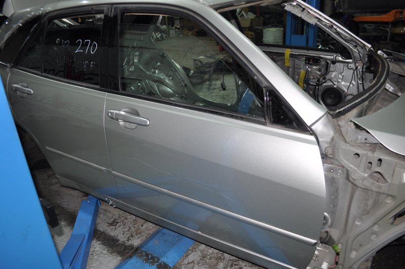 Дверь передняя правая Toyota Altezza Gita 2002 GXE15W 1GFE 67001-53012 контрактная