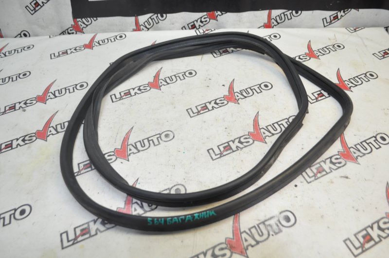 Уплотнитель багажника Toyota Celsior 2001 UCF30 3UZFE 6446150030 контрактная