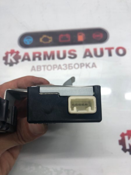 Блок управления дверьми Toyota Mark X GRX121 3GRFSE