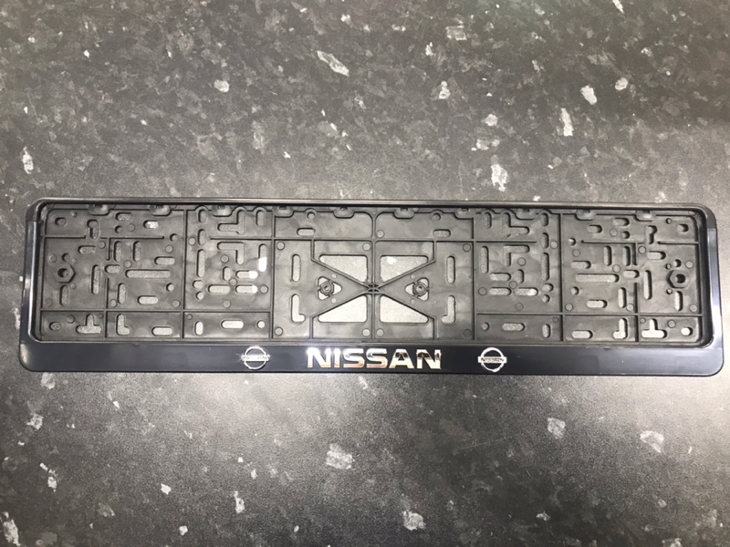 Рамка гос номера Черная С защелкой Nissan новая