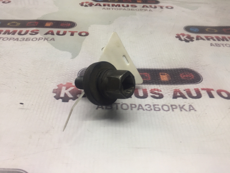 Болт шкива коленвала Mitsubishi Chariot Grandis N84W 4G64 MD074255 контрактная